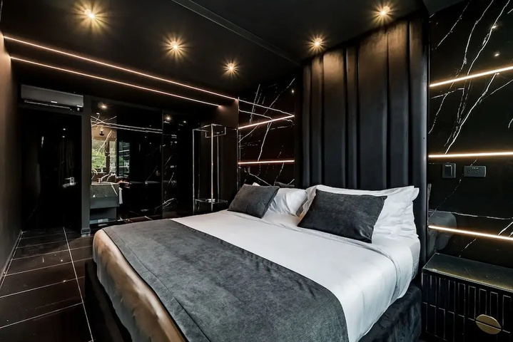 Room 2 of 2