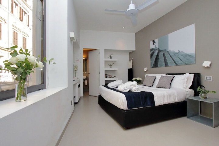 Room 8 of 33