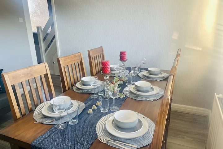 Dining 15 of 16
