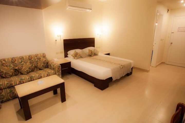 Room 9 of 40