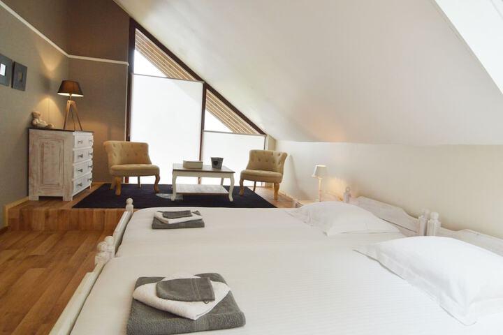 Room 8 of 40