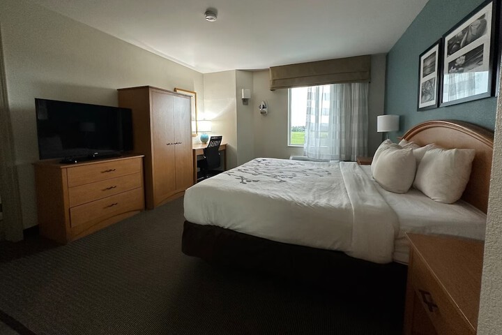 Room 8 of 17