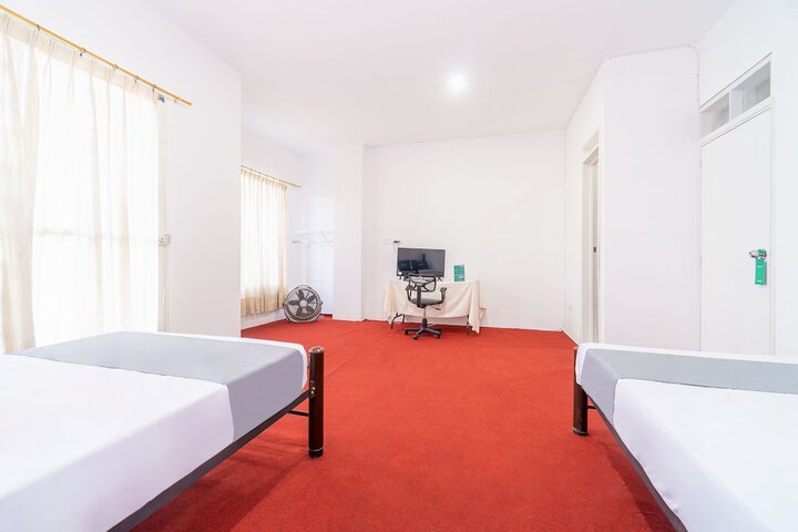 Room 6 of 16