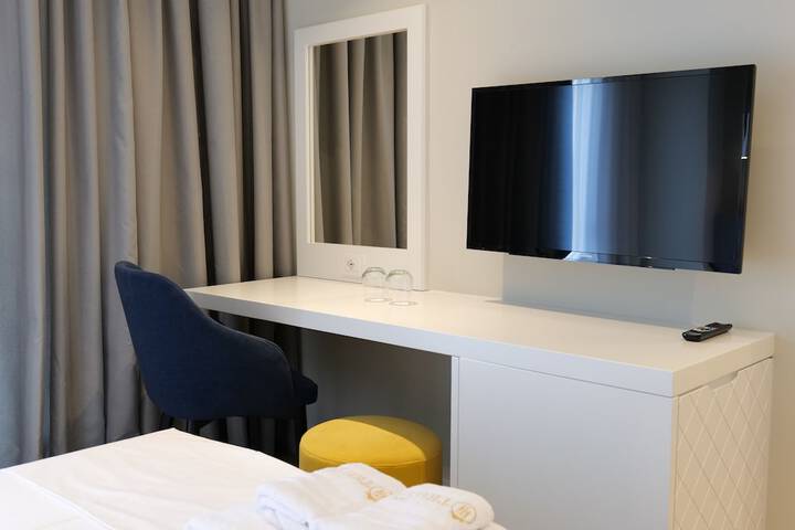 Room 44 of 171