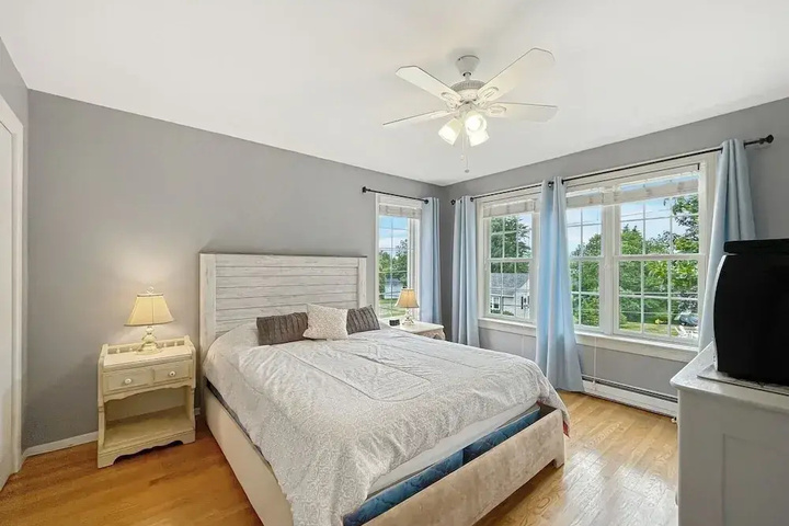 Beach House - Y842 Minutes To York Beach 3 Bedroom Home by RedAwning