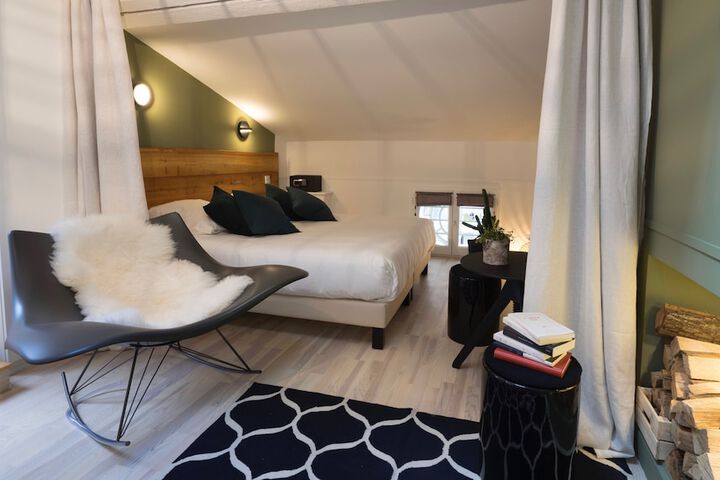 Room 163 of 780