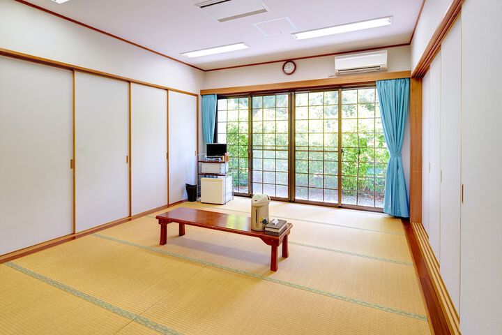Room 10 of 93