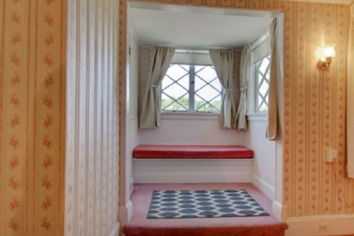 Room 395 of 408
