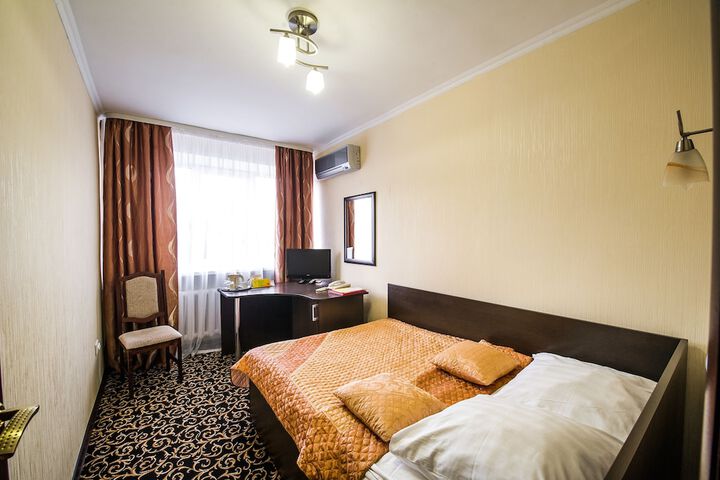 Room 12 of 38