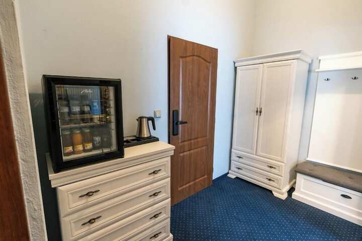 Room 13 of 35