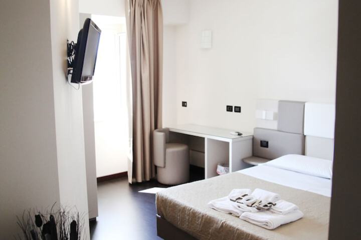 Room 30 of 65