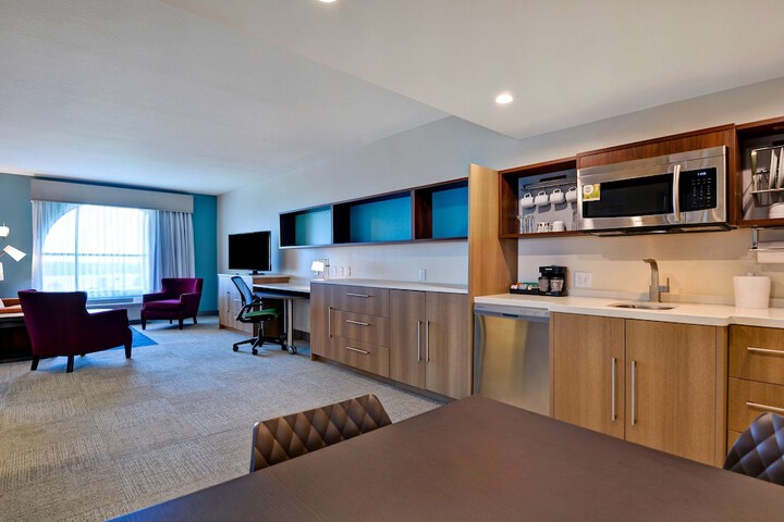 2 Queen Hearing Accessible Studio Suite (3 of 14)