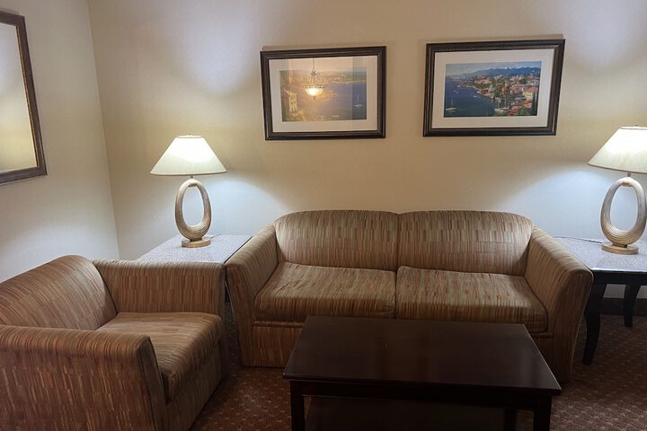 Lounge 88 of 153