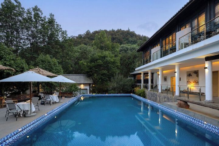 Pool 66 of 105