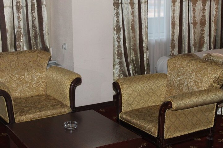 Room 32 of 76