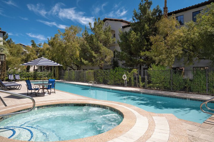 Exercise/lap pool