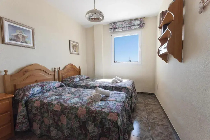 Room 4 of 9