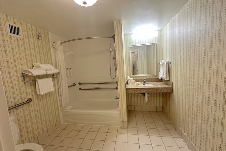 Room 21 of 28