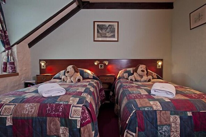 Room 4 of 13