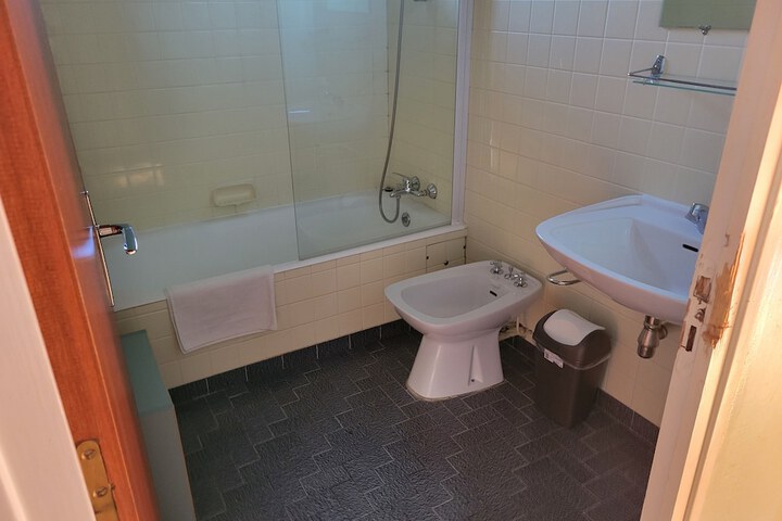 Room 18 of 27
