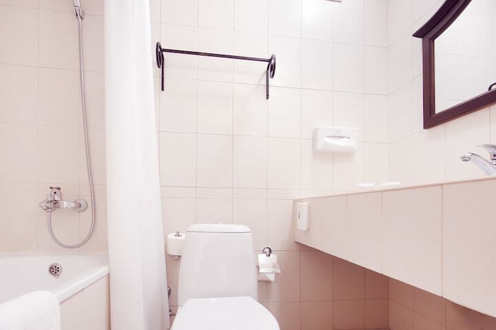 Room 3 of 122