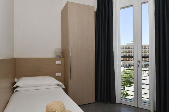 Room 50 of 102