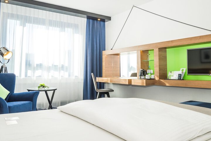 Room 3 of 86