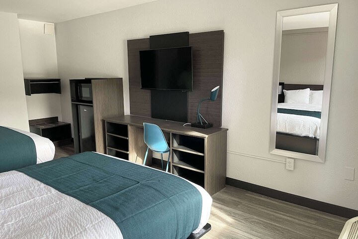 2 Double Beds (2 of 9)