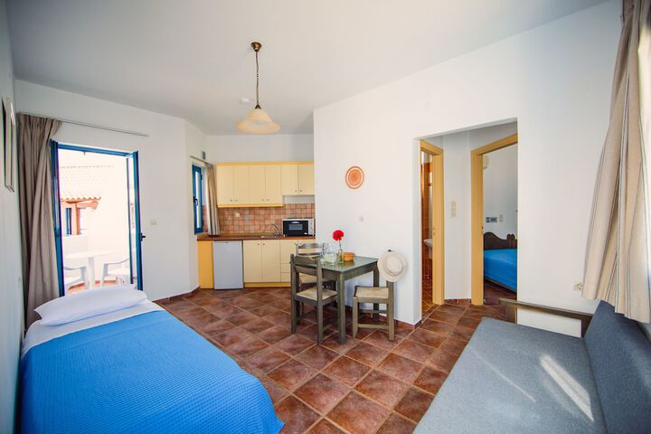 Room 8 of 32
