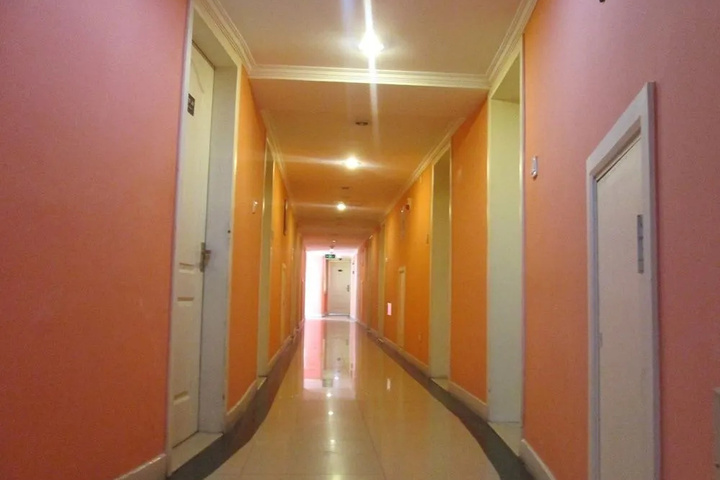 Room 8 of 9