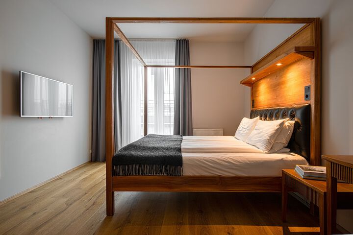 Room 5 of 44