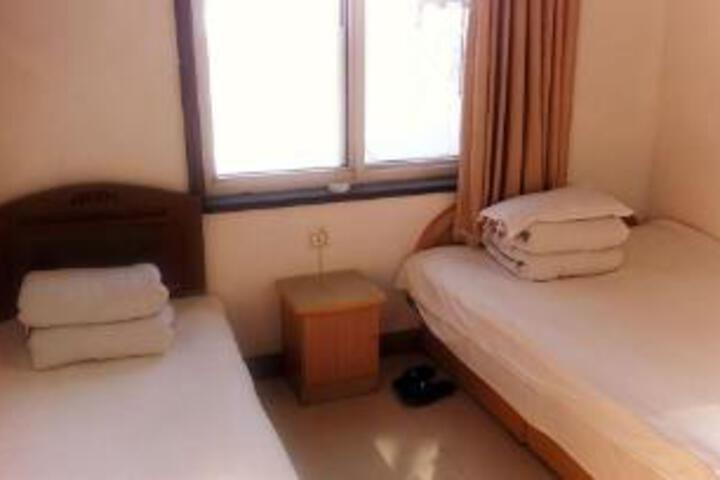 Room 5 of 6