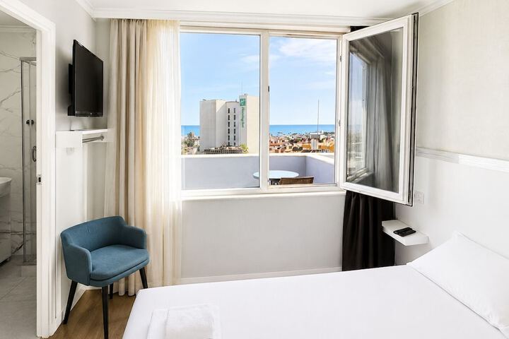 Room 25 of 63
