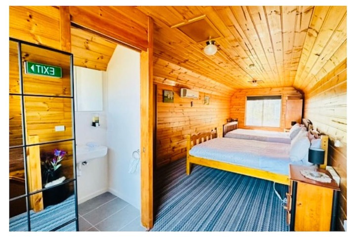 Room 5 of 25