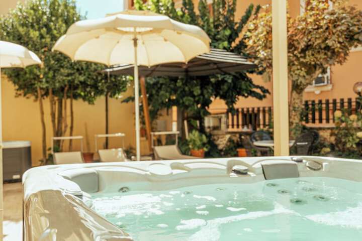 Hot Tub 44 of 87