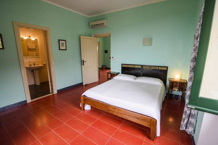 Room 4 of 60