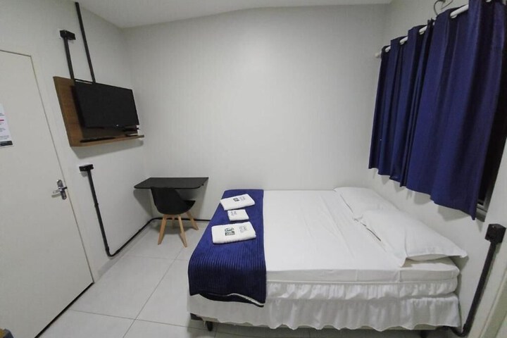Room 6 of 10