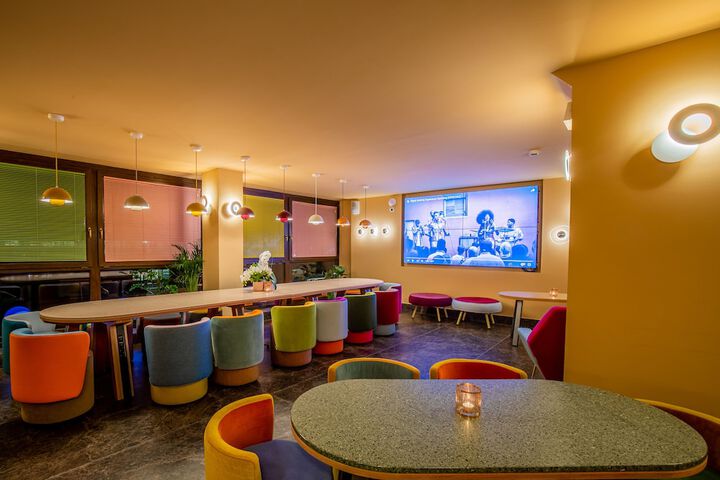 Lounge 89 of 153