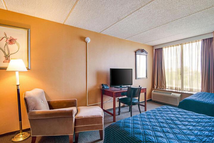 2 Double Beds (12 of 13)