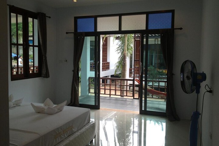 Room 3 of 50