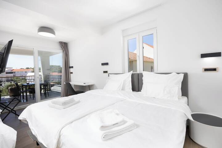 Room 45 of 169