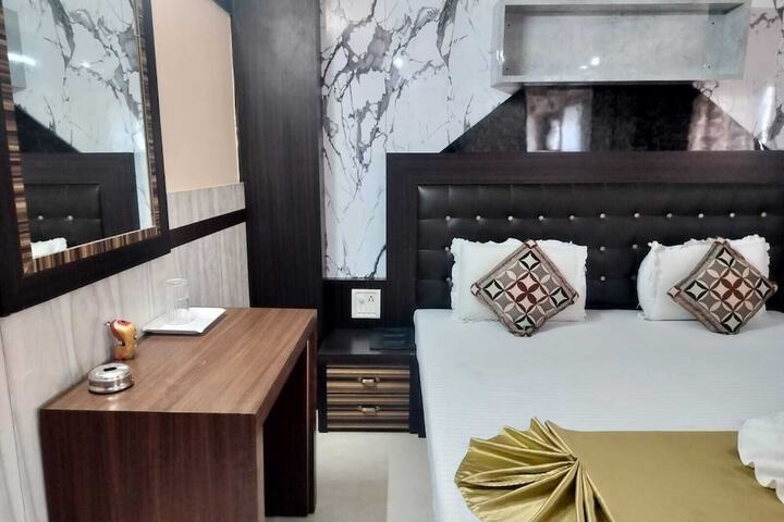 Room 8 of 46