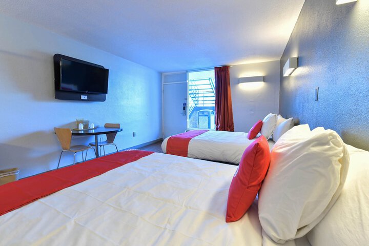 2 Queen Beds (2 of 13)