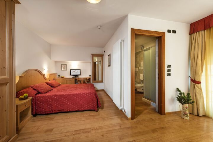 Room 7 of 32