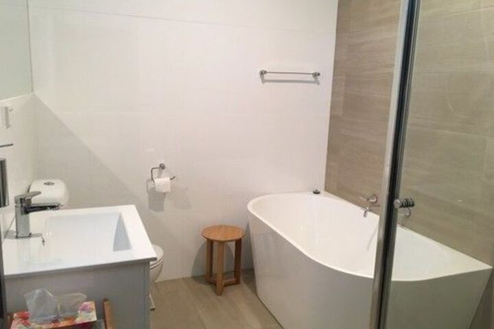 Room 6 of 9