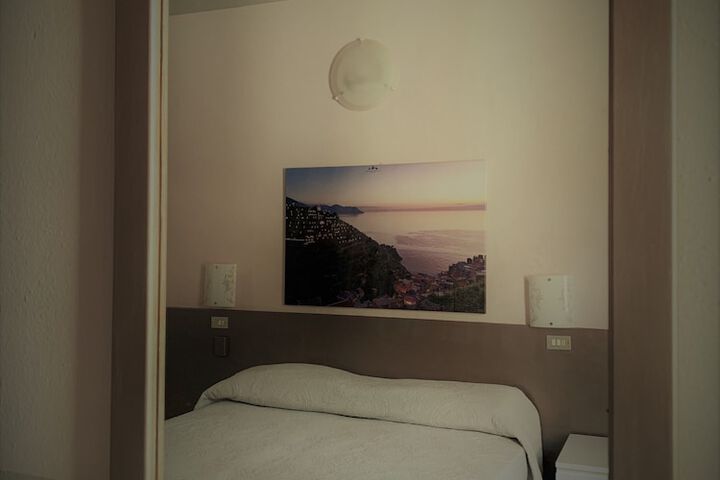 Room 6 of 35