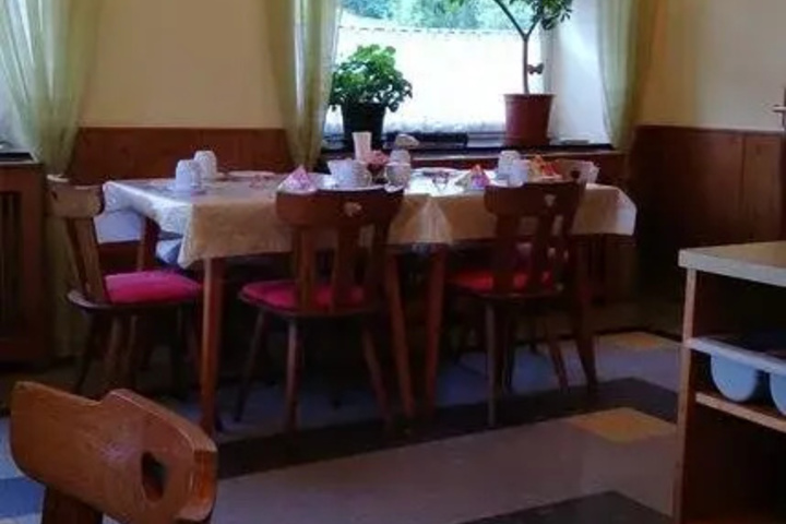 Dining 17 of 17