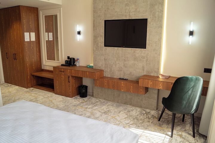 Room 8 of 24