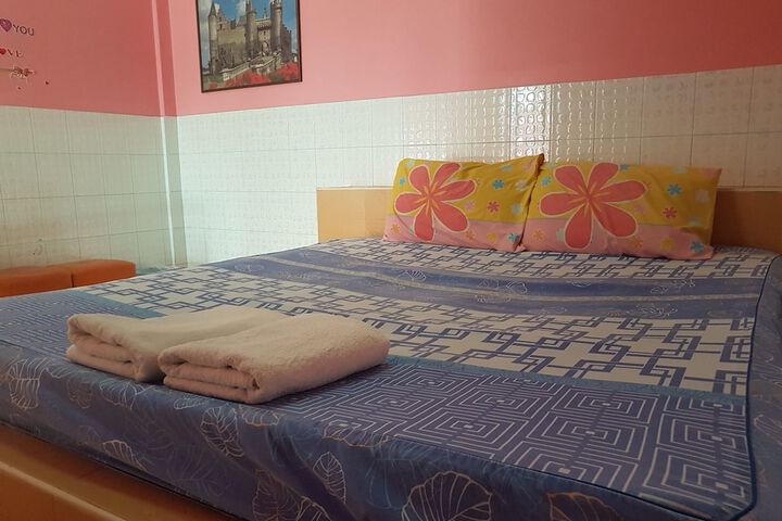 Room 7 of 16