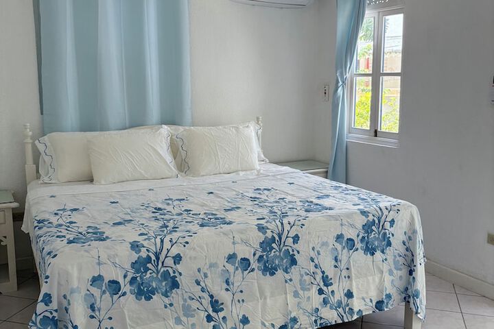 Room 2 of 6